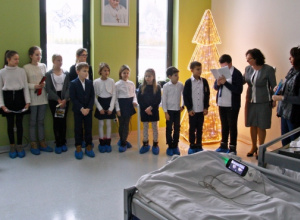 Nasi uczniowie śpiewają dla dzieci Łódzkiego Hospicjum Łupkowa